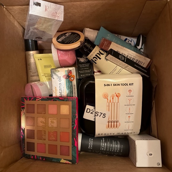 Random Beauty Bundle - Picture 2 of 5